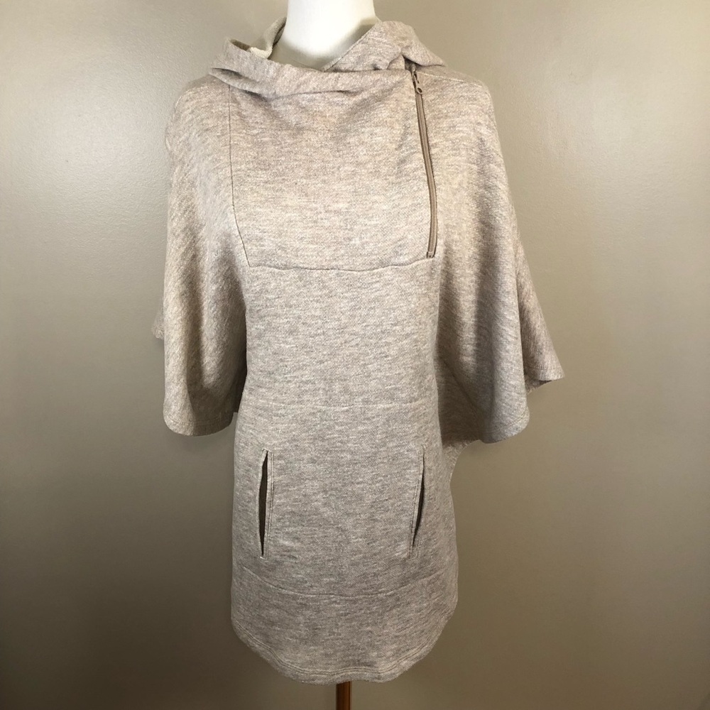 NWT Simply Noelle Light Tan Knit Hooded Poncho Size L/XL
